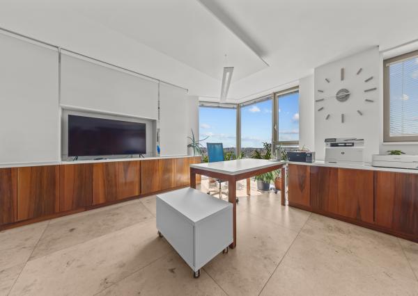 PREDAJ: 1-izbový apartmán 49 m² na začiatku Petržalky