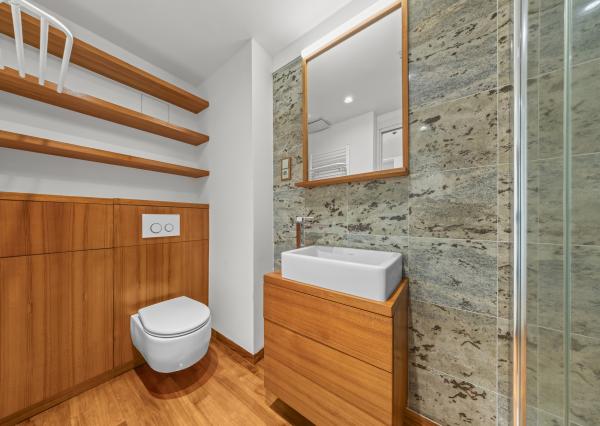 PREDAJ: 1-izbový apartmán 49 m² na začiatku Petržalky