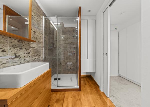 PREDAJ: 1-izbový apartmán 49 m² na začiatku Petržalky