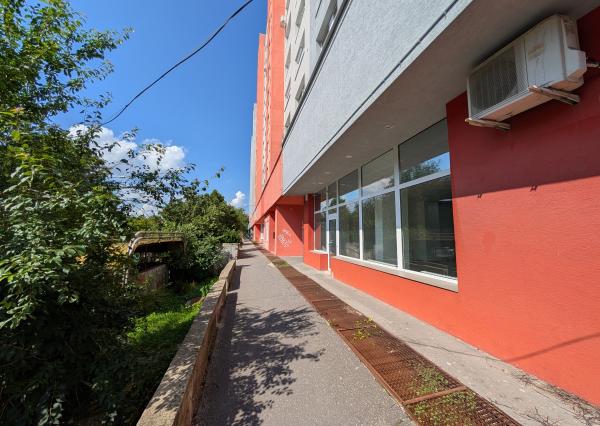 PRENÁJOM: Obchodný priestor 158 m2 v centre Petržalky (Strečnianska)