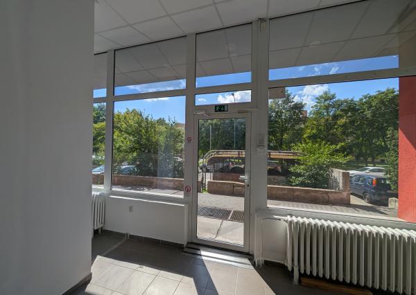 PRENÁJOM: Obchodný priestor 158 m2 v centre Petržalky (Strečnianska)