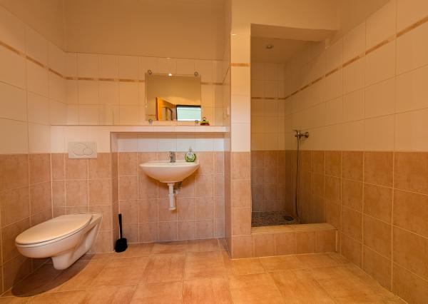 PRENÁJOM: Obchodný priestor 158 m2 v centre Petržalky (Strečnianska)