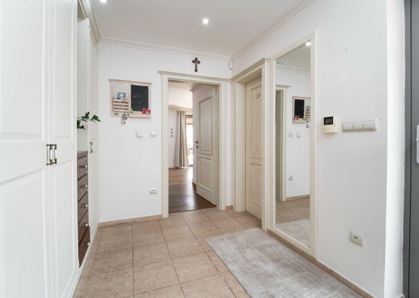 Na predaj exkluzívny 7-izbový rodinný dom s bazénom v meste Senica, ul. Rovenská.