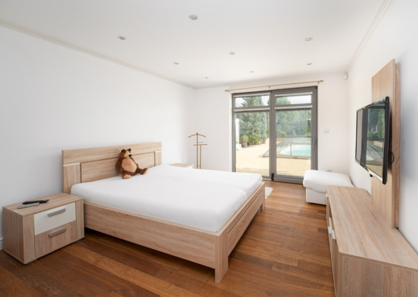 Na predaj exkluzívny 7-izbový rodinný dom s bazénom v meste Senica, ul. Rovenská.