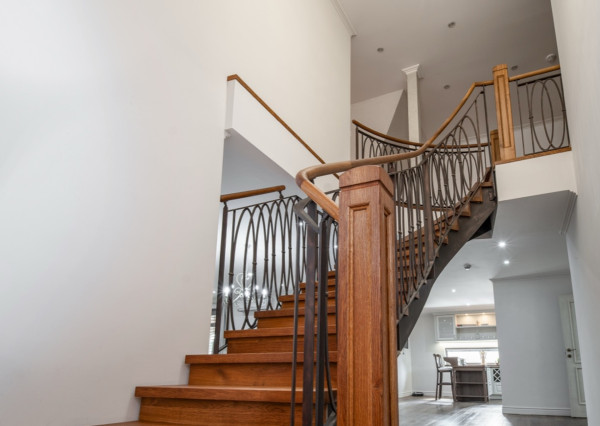 Na predaj exkluzívny 7-izbový rodinný dom s bazénom v meste Senica, ul. Rovenská.