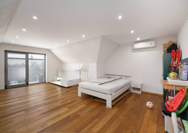 Na predaj exkluzívny 7-izbový rodinný dom s bazénom v meste Senica, ul. Rovenská.