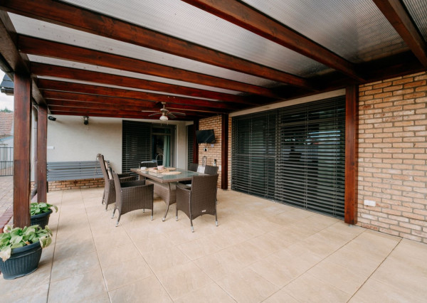 Na predaj exkluzívny 7-izbový rodinný dom s bazénom v meste Senica, ul. Rovenská.