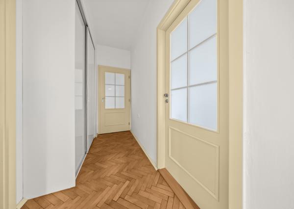 Na predaj 5-izbový byt s výmerou 114 m² v tichej a zelenej časti Ružinova – Ostredky na ulici Planét