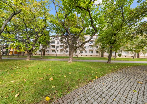 Na predaj 5-izbový byt s výmerou 114 m² v tichej a zelenej časti Ružinova – Ostredky na ulici Planét