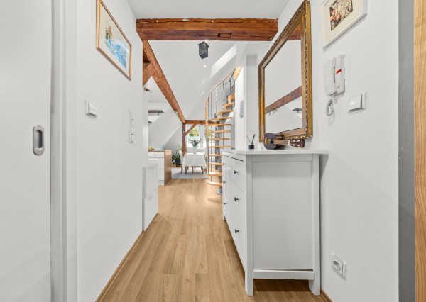 Na predaj elegantný 4 izbový mezanín s terasou pri Horskom parku