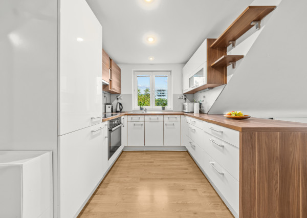 Na predaj elegantný 4 izbový mezanín s terasou pri Horskom parku