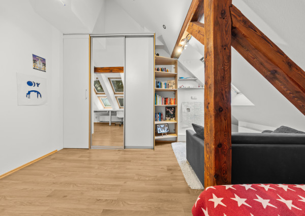 Na predaj elegantný 4 izbový mezanín s terasou pri Horskom parku