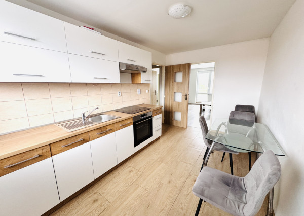 Na prenájom 2-izbový zariadený byt v Holíči – ul. Sasinkova.