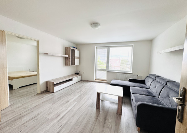 Na prenájom 2-izbový zariadený byt v Holíči – ul. Sasinkova.