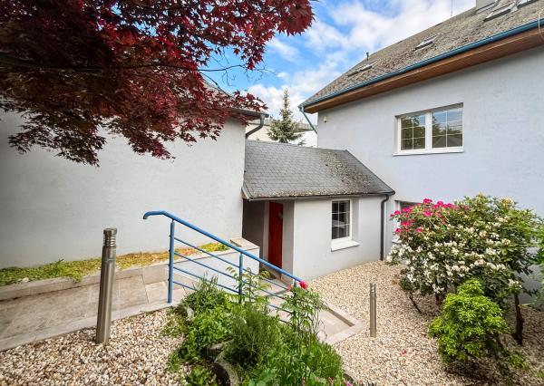 Predaj priestranného 4 izbového rodinného domu s bazénom na Kolibe