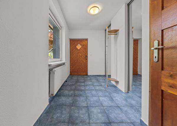 Predaj priestranného 4 izbového rodinného domu s bazénom na Kolibe