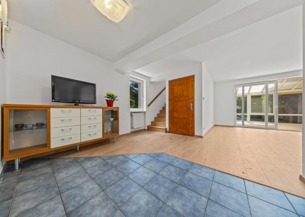 Predaj priestranného 4 izbového rodinného domu s bazénom na Kolibe