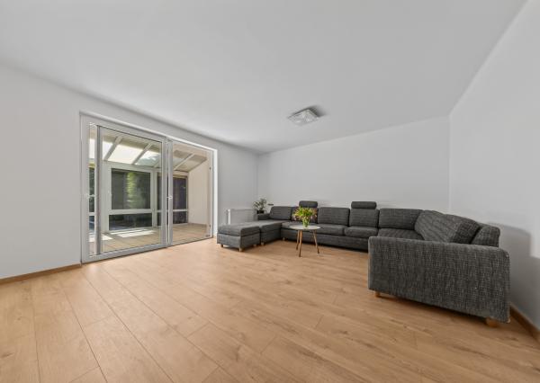 Predaj priestranného 4 izbového rodinného domu s bazénom na Kolibe