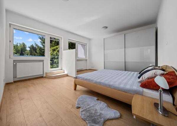 Predaj priestranného 4 izbového rodinného domu s bazénom na Kolibe