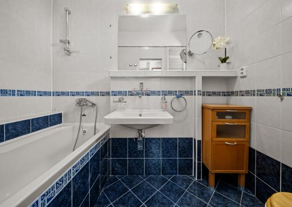 Predaj priestranného 4 izbového rodinného domu s bazénom na Kolibe