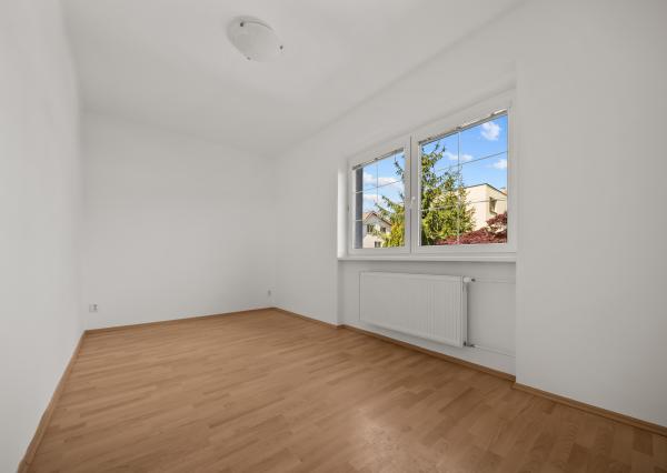 Predaj priestranného 4 izbového rodinného domu s bazénom na Kolibe