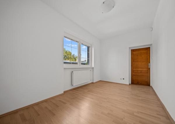 Predaj priestranného 4 izbového rodinného domu s bazénom na Kolibe