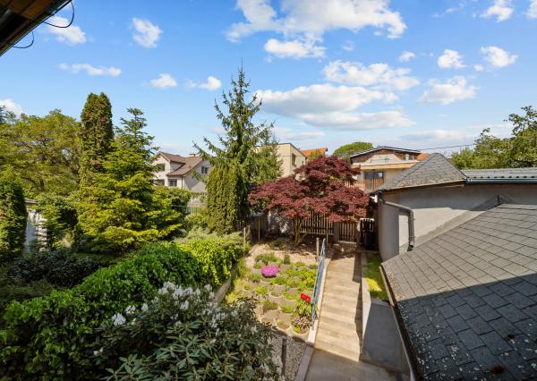 Predaj priestranného 4 izbového rodinného domu s bazénom na Kolibe