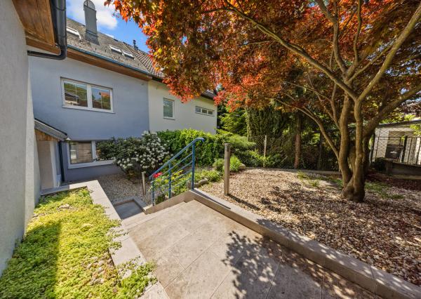 Predaj priestranného 4 izbového rodinného domu s bazénom na Kolibe