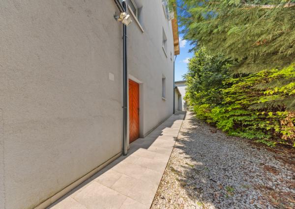 Predaj priestranného 4 izbového rodinného domu s bazénom na Kolibe