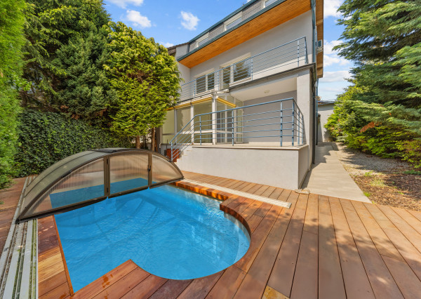 Predaj priestranného 4 izbového rodinného domu s bazénom na Kolibe