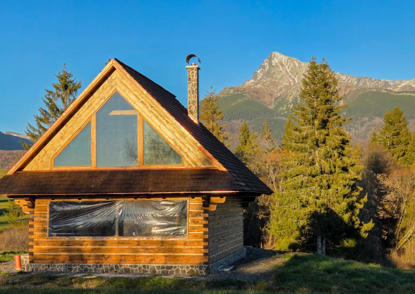 LUXUSNÉ zrubové chalupy s výhľadom na Kriváň (obec Východná)