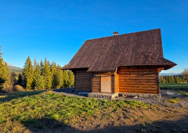 LUXUSNÉ zrubové chalupy s výhľadom na Kriváň (obec Východná)