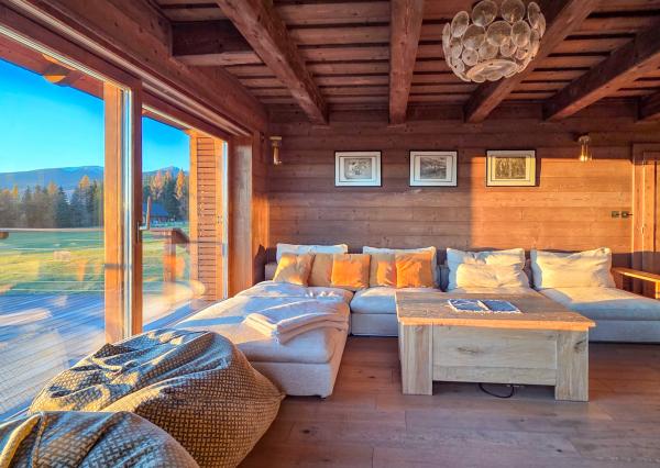 LUXUSNÉ zrubové chalupy s výhľadom na Kriváň (obec Východná)