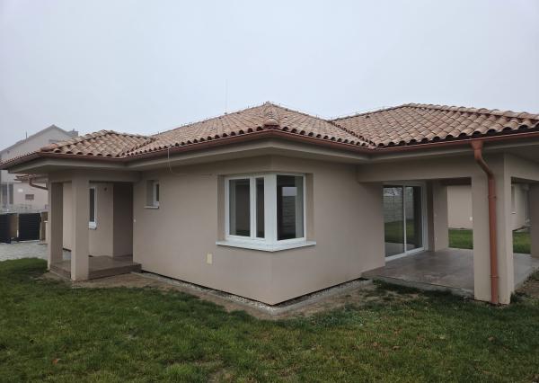 Predaj rodinných domov v obci Čečínska Potôň