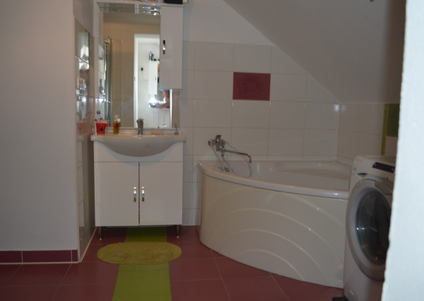 Prenájom priestranného bytu v rodinnom dome – Sadová ulica, Senica.