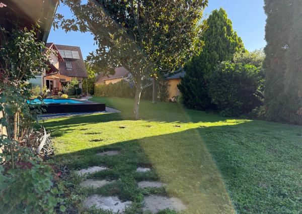 Na predaj 5-izbový rodinný dom s veľkorysou záhradou a bazénom v Podunajských Biskupiciach