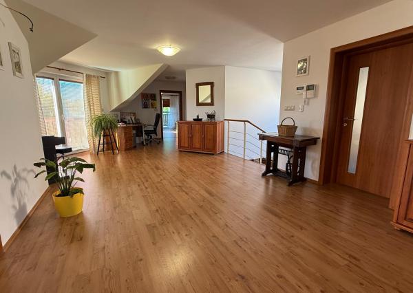 Na predaj 5-izbový rodinný dom s veľkorysou záhradou a bazénom v Podunajských Biskupiciach