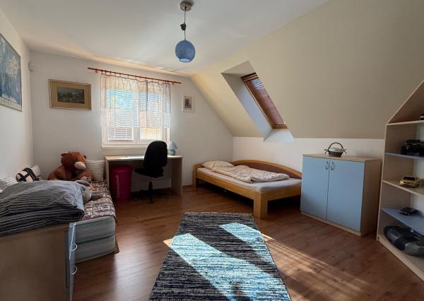 Na predaj 5-izbový rodinný dom s veľkorysou záhradou a bazénom v Podunajských Biskupiciach