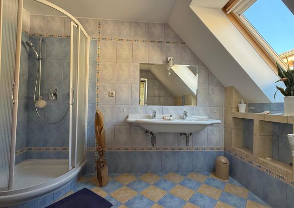 Na predaj 5-izbový rodinný dom s veľkorysou záhradou a bazénom v Podunajských Biskupiciach