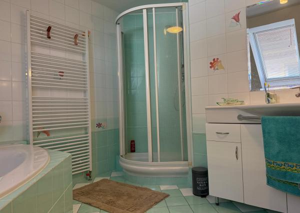 Na predaj 5-izbový rodinný dom s veľkorysou záhradou a bazénom v Podunajských Biskupiciach