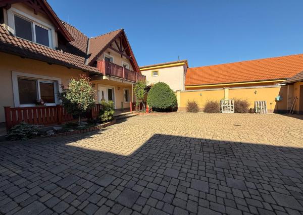 Na predaj 5-izbový rodinný dom s veľkorysou záhradou a bazénom v Podunajských Biskupiciach