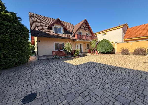 Na predaj 5-izbový rodinný dom s veľkorysou záhradou a bazénom v Podunajských Biskupiciach