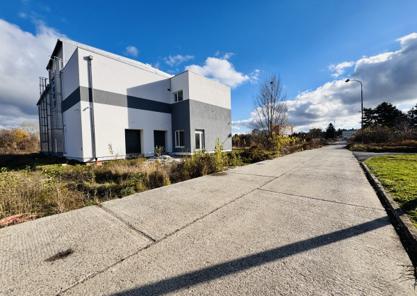 NA PREDAJ: Moderná komerčná budova vo fáze finalizácie – Senica.