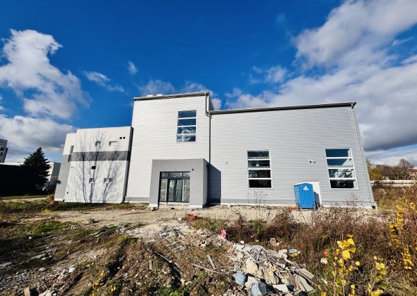 NA PREDAJ: Moderná komerčná budova vo fáze finalizácie – Senica.