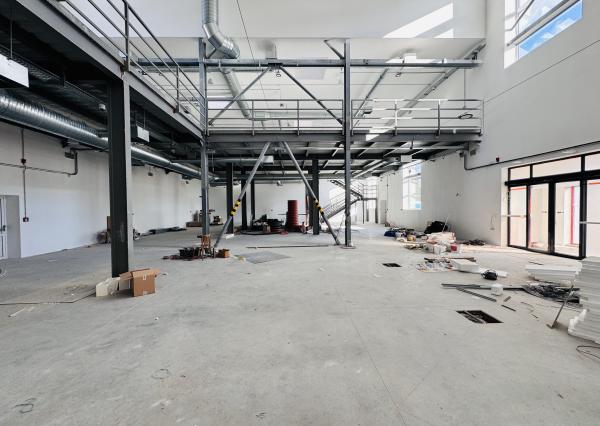 NA PREDAJ: Moderná komerčná budova vo fáze finalizácie – Senica.