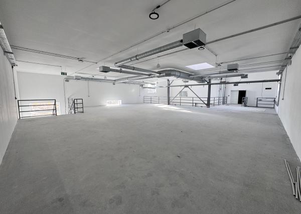 NA PREDAJ: Moderná komerčná budova vo fáze finalizácie – Senica.