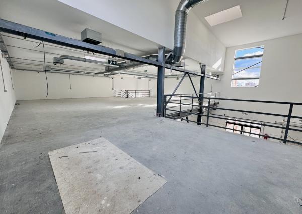 NA PREDAJ: Moderná komerčná budova vo fáze finalizácie – Senica.