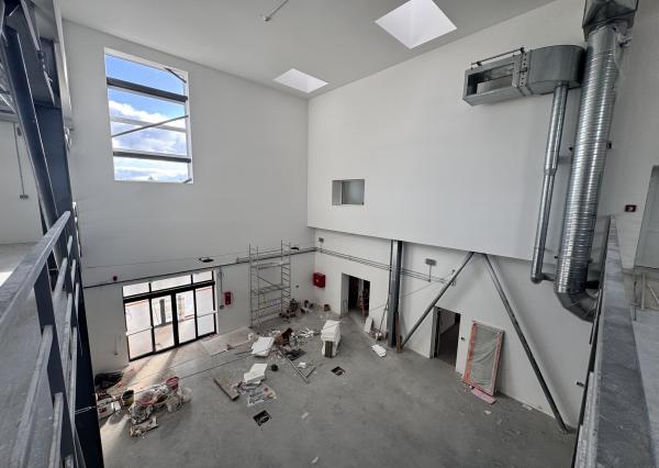 NA PREDAJ: Moderná komerčná budova vo fáze finalizácie – Senica.