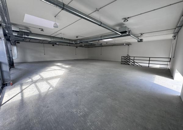 NA PREDAJ: Moderná komerčná budova vo fáze finalizácie – Senica.