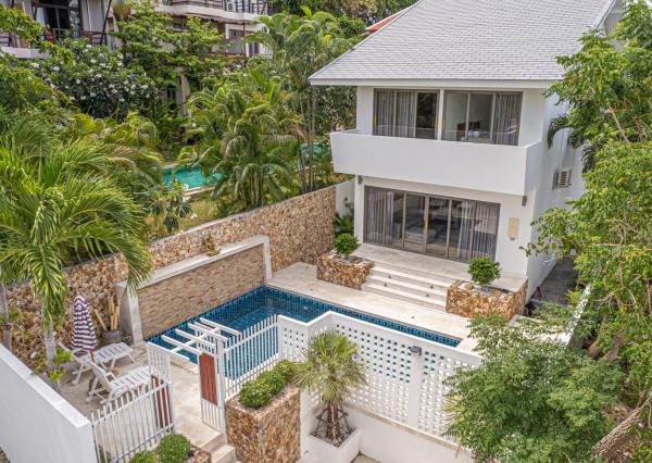 Luxusná 4-izbová vila z travertínu na predaj v Chaweng Noi, Koh Samui
